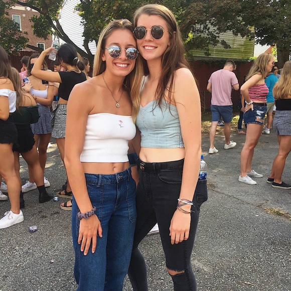 Meet your Posher, Lauren - Picture 1 of 2